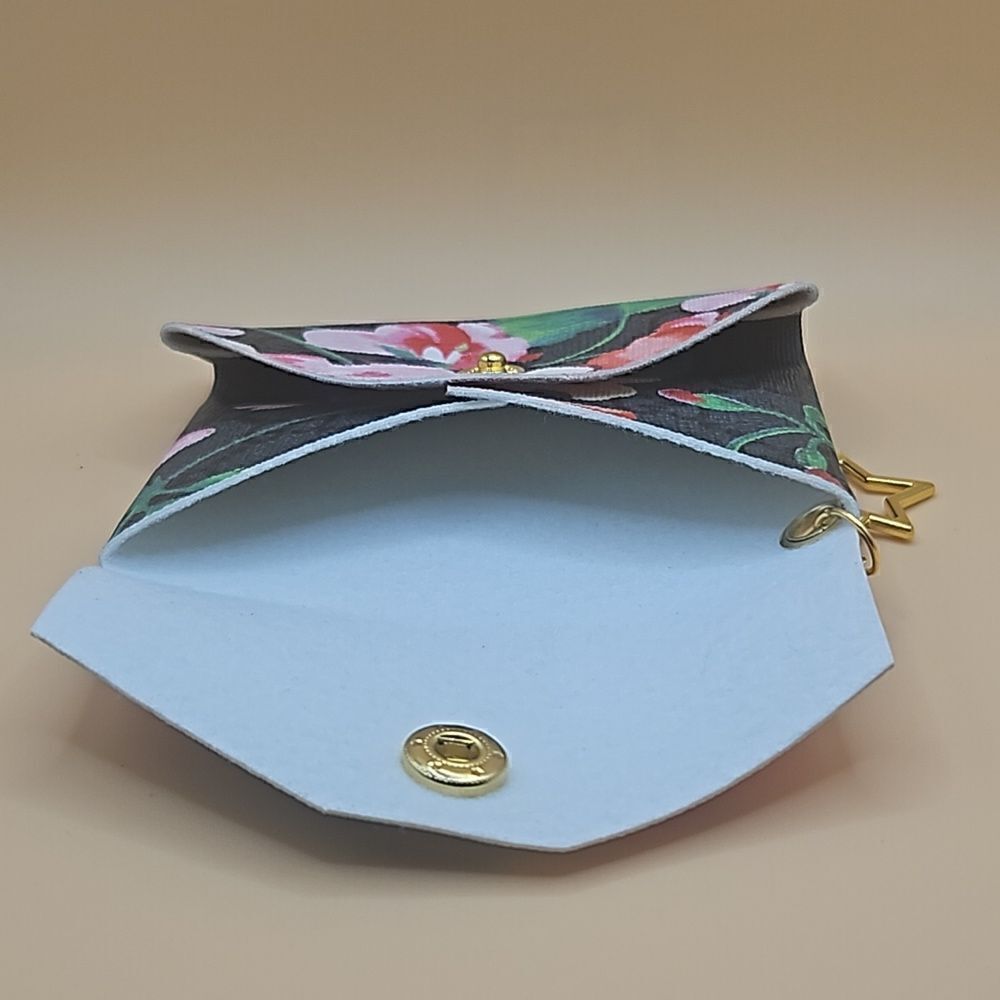 Gucci Customized Card Holder - Picture 3 of 3
